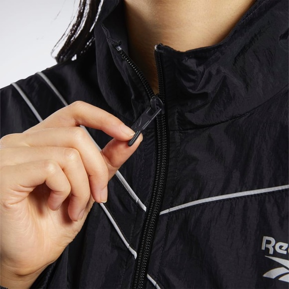 Reebok Classics Cropped Track Jacket 🖤🤍 - Picture 2 of 11